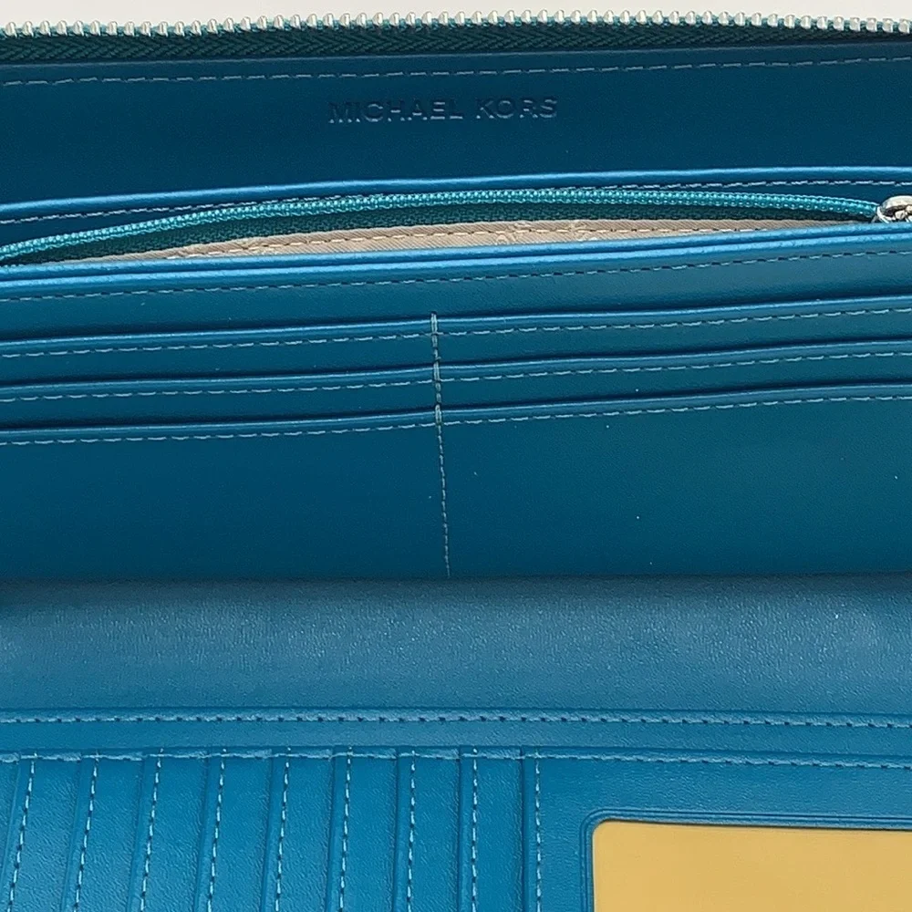 NWT MICHAEL KORS LARGE CONTINENTAL WRISTLET LAGOON COLOR